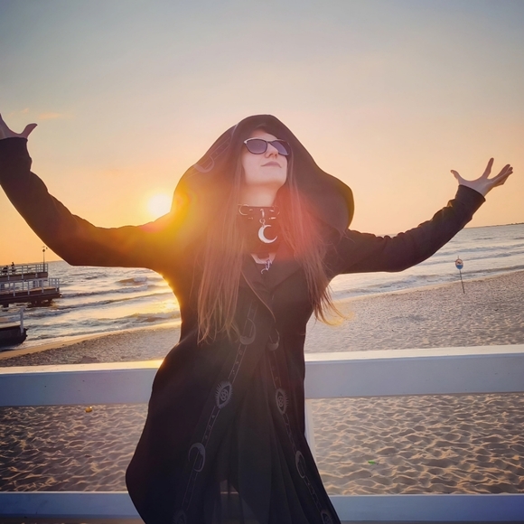 🆕️🆑 Gothic Leather Choker With Crescent Moon Pendant Metal D-Rings Adjustable - Picture 5 of 13